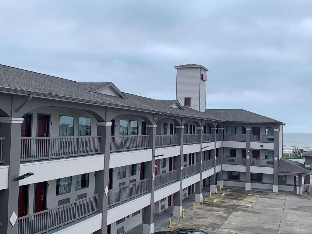 Red Roof + - Beachfront Hotel 3*
